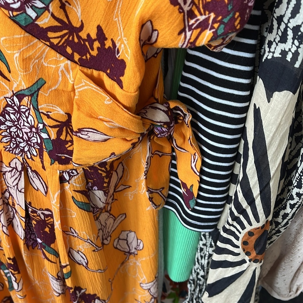 Ila Ila Floral Midi Dress size Small - Picture 6 of 7